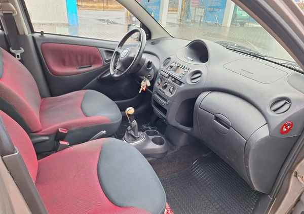 Toyota Yaris cena 7900 przebieg: 298000, rok produkcji 2005 z Brodnica małe 781